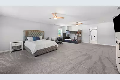 51 Elaine Cir, Springfield, MA 01109 - Photo 9