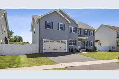 51 Elaine Cir, Springfield, MA 01109 - Photo 3