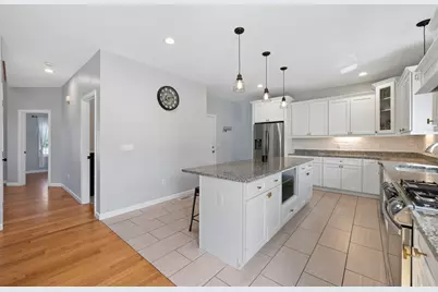 51 Elaine Cir, Springfield, MA 01109 - Photo 31