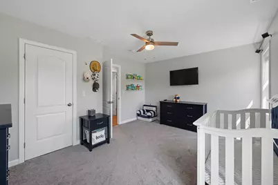 51 Elaine Cir, Springfield, MA 01109 - Photo 17