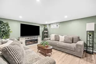 50 Holland St, Winchester, MA 01890 - Photo 27