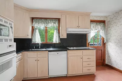 9 Eugene Rd, Burlington, MA 01803 - Photo 11