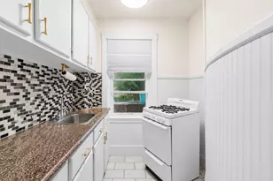 17 Salisbury St, New Bedford, MA 02744 - Photo 9
