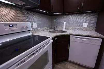 3 Hallmark Gardens #5, Burlington, MA 01803 - Photo 3