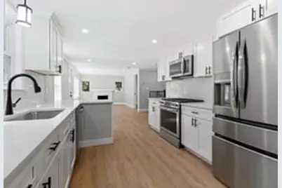 9 Walden Pond Ave, Saugus, MA 01906 - Photo 7
