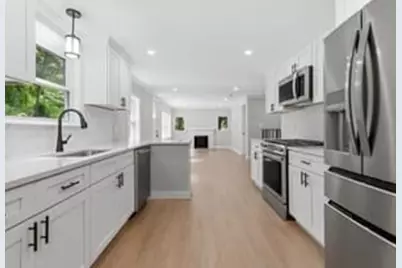 9 Walden Pond Ave, Saugus, MA 01906 - Photo 9
