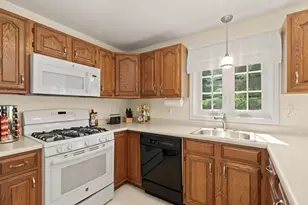 27 E Brookfield Dr, Groton, MA 01450 - Photo 11