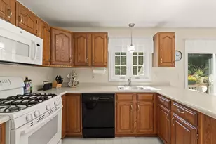 27 E Brookfield Dr, Groton, MA 01450 - Photo 11
