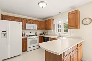 27 E Brookfield Dr, Groton, MA 01450 - Photo 9