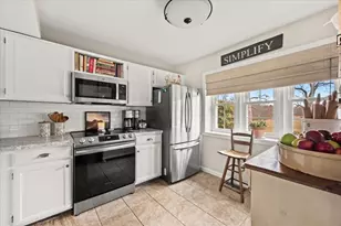 1316 Carriage Ln, Taunton, MA 02780 - Photo 3