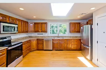37 Cooper Rd, Northbridge, MA 01534 - Photo 9