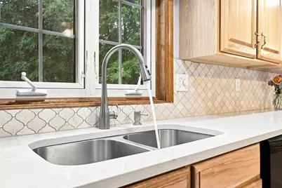 46 Jessica Pl, Agawam, MA 01030 - Photo 9