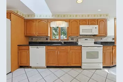 374 Plain St, Stoughton, MA 02072 - Photo 9
