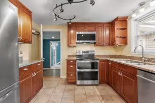 2 Stratton Dr, Hudson, MA 01749 - Photo 3