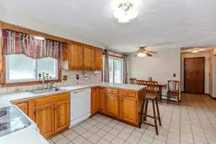 5 Spruce St, Blackstone, MA 01504 - Photo 3