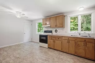 300 Newhouse St, Springfield, MA 01118 - Photo 11