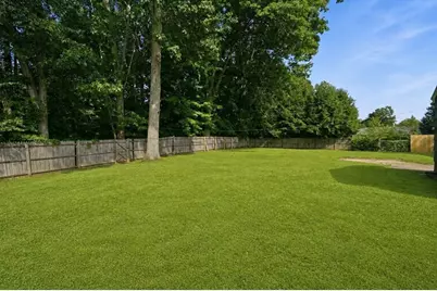 300 Newhouse St, Springfield, MA 01118 - Photo 3