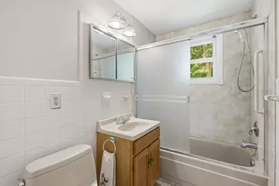 300 Newhouse St, Springfield, MA 01118 - Photo 15
