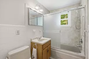 300 Newhouse St, Springfield, MA 01118 - Photo 15