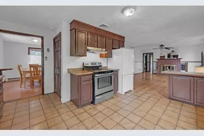 21 N Steele St, Worcester, MA 01607 - Photo 17