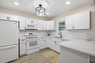 32 Sargon St, Springfield, MA 01104 - Photo 9