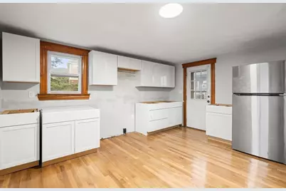 13 Oxford St, Lynn, MA 01902 - Photo 5