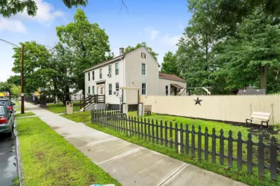 19 Suffolk St, Springfield, MA 01109 - Photo 3