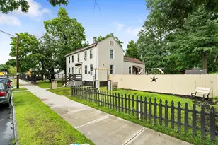 19 Suffolk St, Springfield, MA 01109 - Photo 3