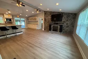 79 S Mdw Vlg, Carver, MA 02330 - Photo 3