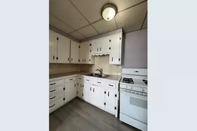 162 S Pleasant St, Haverhill, MA 01835 - Photo 11
