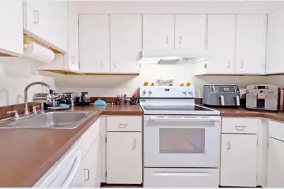 295 Lynn Shore Dr #104, Lynn, MA 01902 - Photo 11