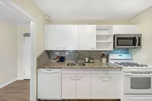 9 Hawthorne Pl, Boston, MA 02114 - Photo 19
