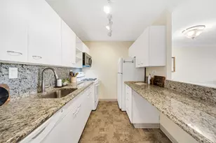 9 Hawthorne Pl, Boston, MA 02114 - Photo 15