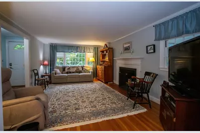 72 Eustis Ave, Wakefield, MA 01880 - Photo 5
