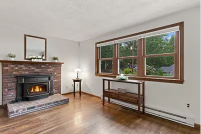 19 Pembroke St, Marlborough, MA 01752 - Photo 5