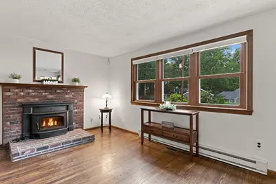 19 Pembroke St, Marlborough, MA 01752 - Photo 5