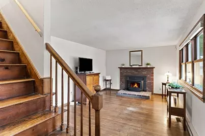 19 Pembroke St, Marlborough, MA 01752 - Photo 3
