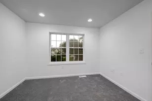 688 Gorham St, Lowell, MA 01852 - Photo 15