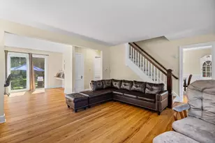 779 Oxford St S, Auburn, MA 01501 - Photo 3