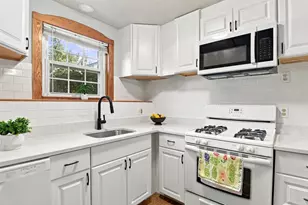 6 Venice St, Danvers, MA 01923 - Photo 3