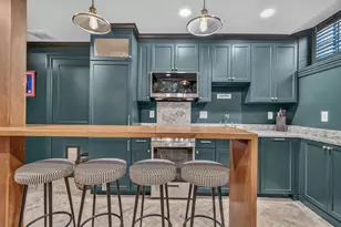 54 Pinckney St, Boston, MA 02114 - Photo 19