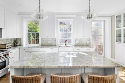 54 Pinckney St, Boston, MA 02114 - Photo 7