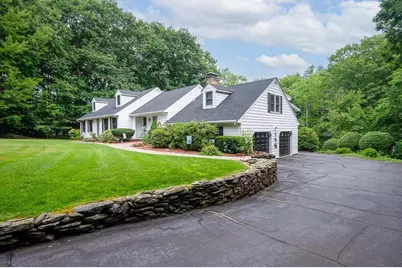 240 Meadow Wood Dr, Holden, MA 01520 - Photo 3