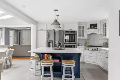 37 Lincoln St, Hingham, MA 02043 - Photo 3