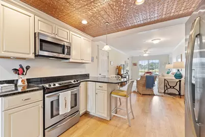7 Essex Ave #1, Gloucester, MA 01930 - Photo 3