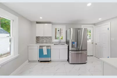 4 Hale St, West Springfield, MA 01108 - Photo 11