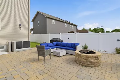 11 Elaine Cir, Springfield, MA 01109 - Photo 5