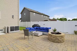 11 Elaine Cir, Springfield, MA 01109 - Photo 5