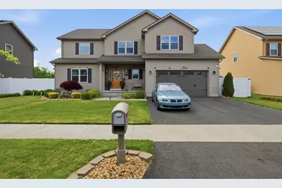 11 Elaine Cir, Springfield, MA 01109 - Photo 1