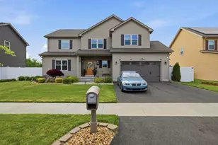 11 Elaine Cir, Springfield, MA 01109 - Photo 1